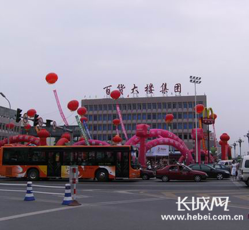 福建仙游紅景天紅木家具強(qiáng)勢(shì)入駐唐山百貨大樓